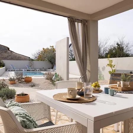 Casa San Julian - Istrian Stone With Private Pool Buroli