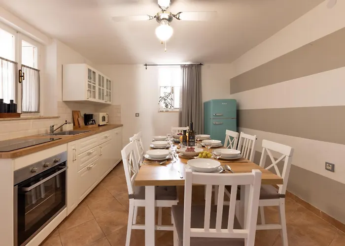 Casa San Julian - Istrian Stone With Private Pool Buroli