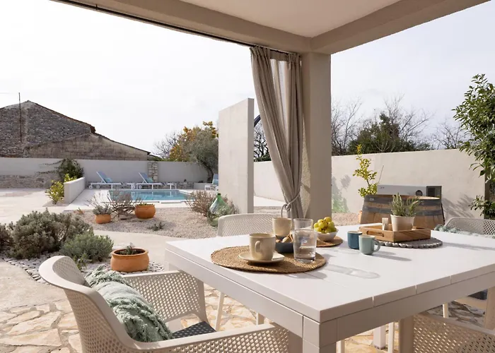 Casa San Julian - Istrian Stone With Private Pool Buroli